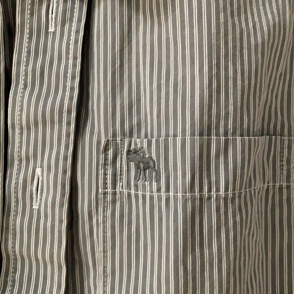 Abercrombie and Fitch long sleeve stripe button front shirt - Picture 5 of 6